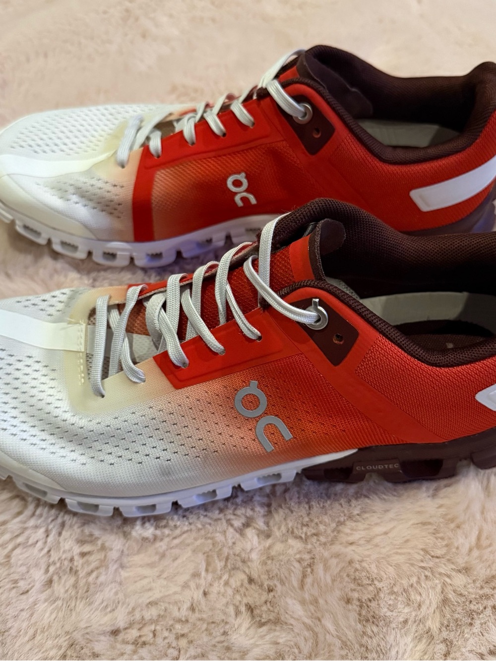On Running Cloudflow Women’s Size 9 Rust White Gradient Running Shoes EUC